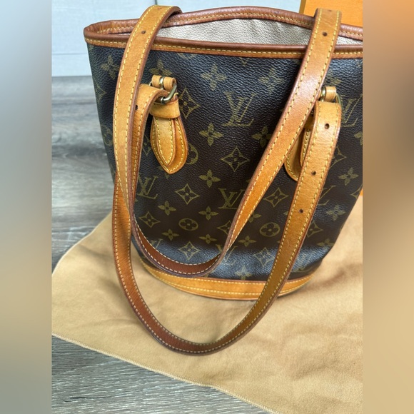 Louis Vuitton Petite bucket monogram - Picture 8 of 16